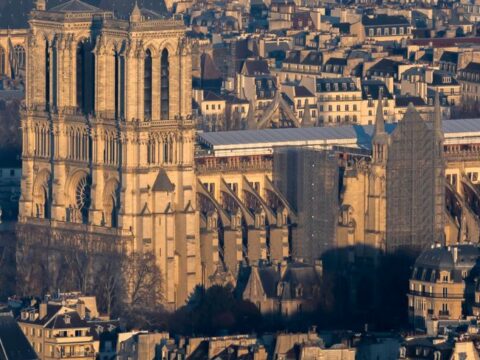 Archéologie :Au cœur de Notre-Dame de Paris, découverte d’un mystérieux sarcophage de plomb