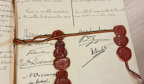 🇧🇪-Histoire : le Traité de 1907 par lequel Léopold II céda le Congo à la Belgique récupéré dans une salle de vente est exposé au public